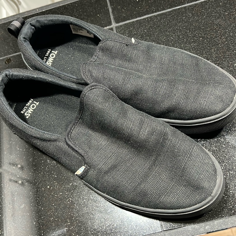 Men's Black TOMS Slip-On Canvas Shoes size 10.5 like new